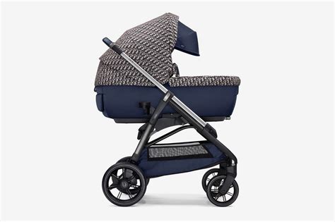 coche dior precio|Dior presenta su primer carrito de bebé .